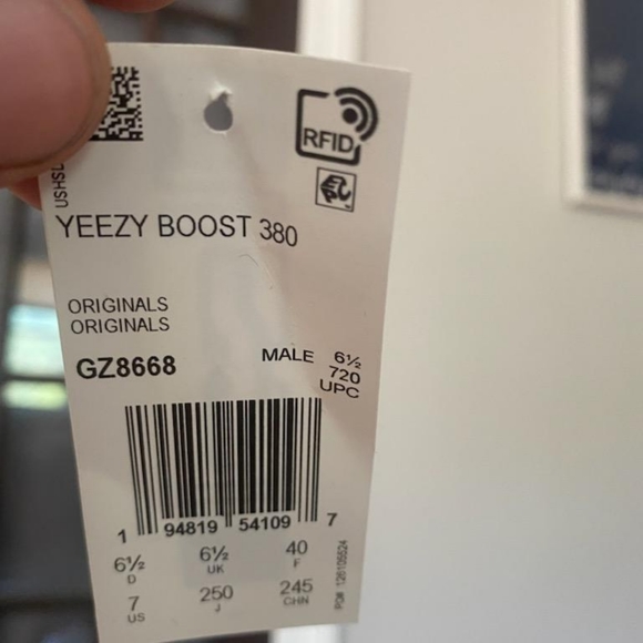 Yeezy 380 Calcite Glow - Picture 10 of 12